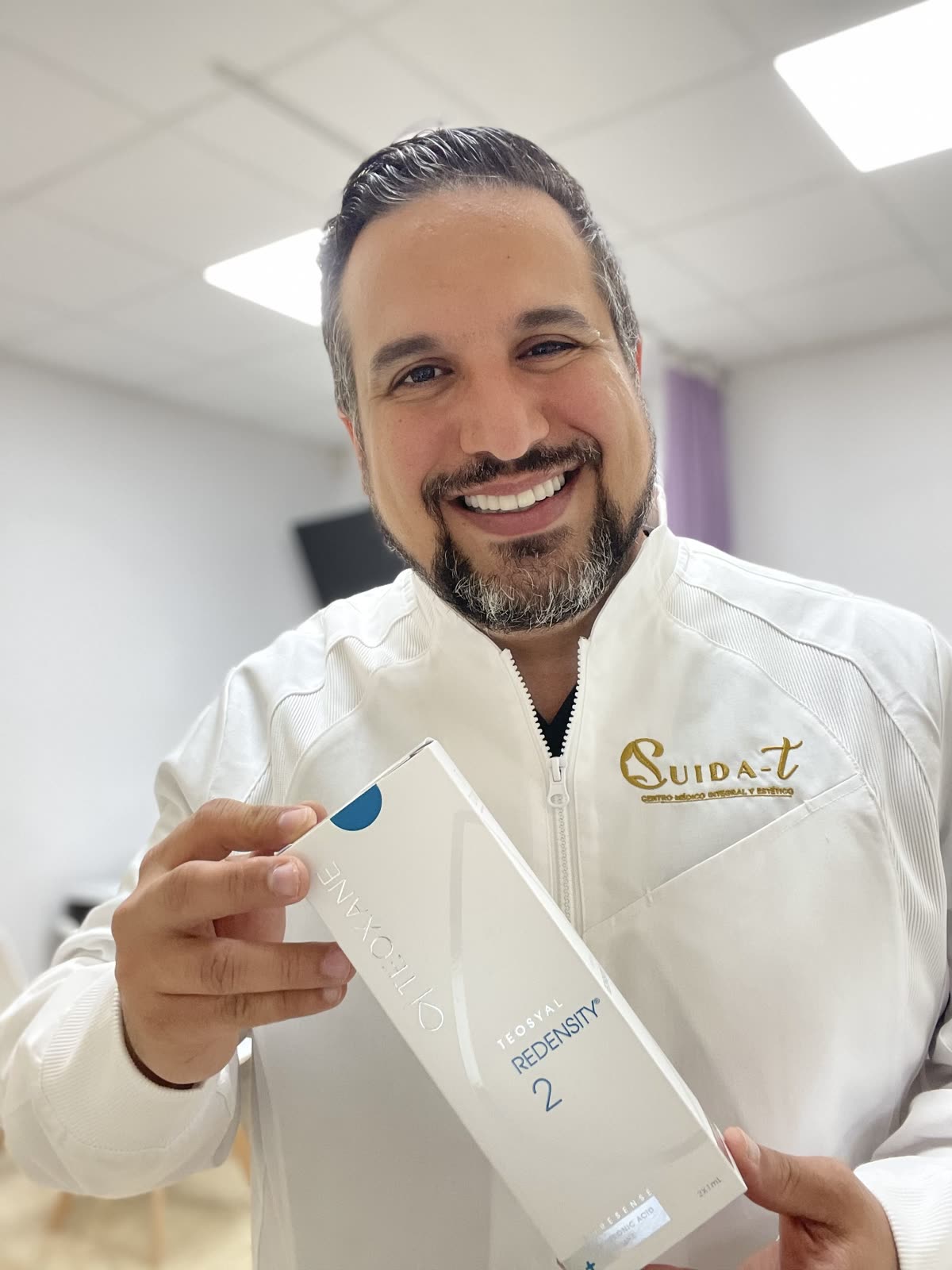 Dr. Gustavo A. Dalmasí, director médico de Cuida-T, en la consulta de Albatera
